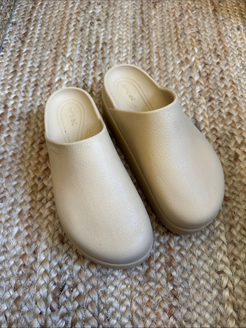 Crocs Womens W9 Tan Beige Platform Dylan Clogs - Picture 2 of 7